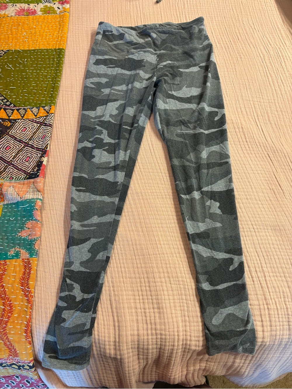 Garage camo leggings